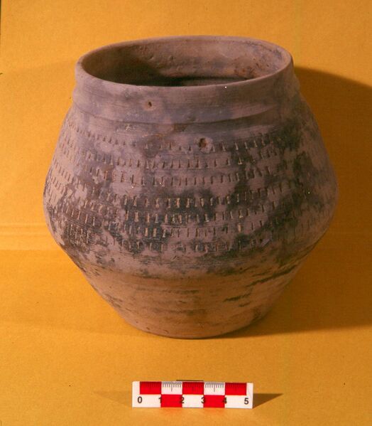 Datei:Gruibingen Martinskirche Topf (RS).jpg