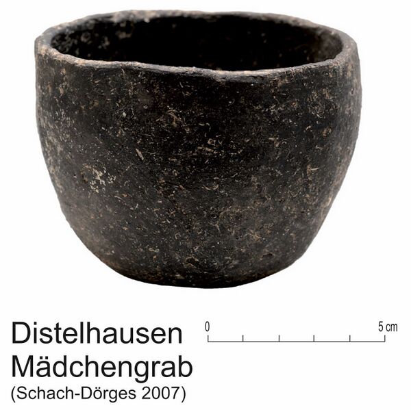 Datei:Distelhausen Mädchengr Topf 1 (Schach-Dörges 2015).jpg
